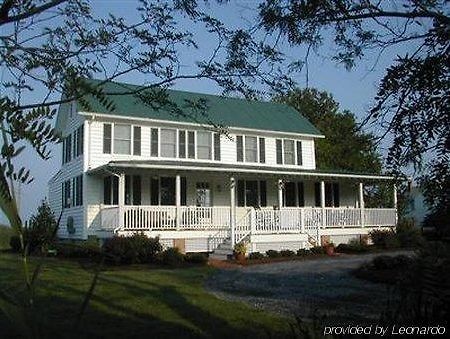 Lazyjack Inn On Dogwood Harbor Tilghman Exterior photo