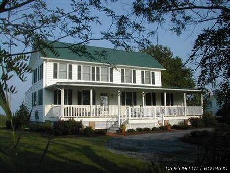 Lazyjack Inn On Dogwood Harbor Tilghman Exterior photo