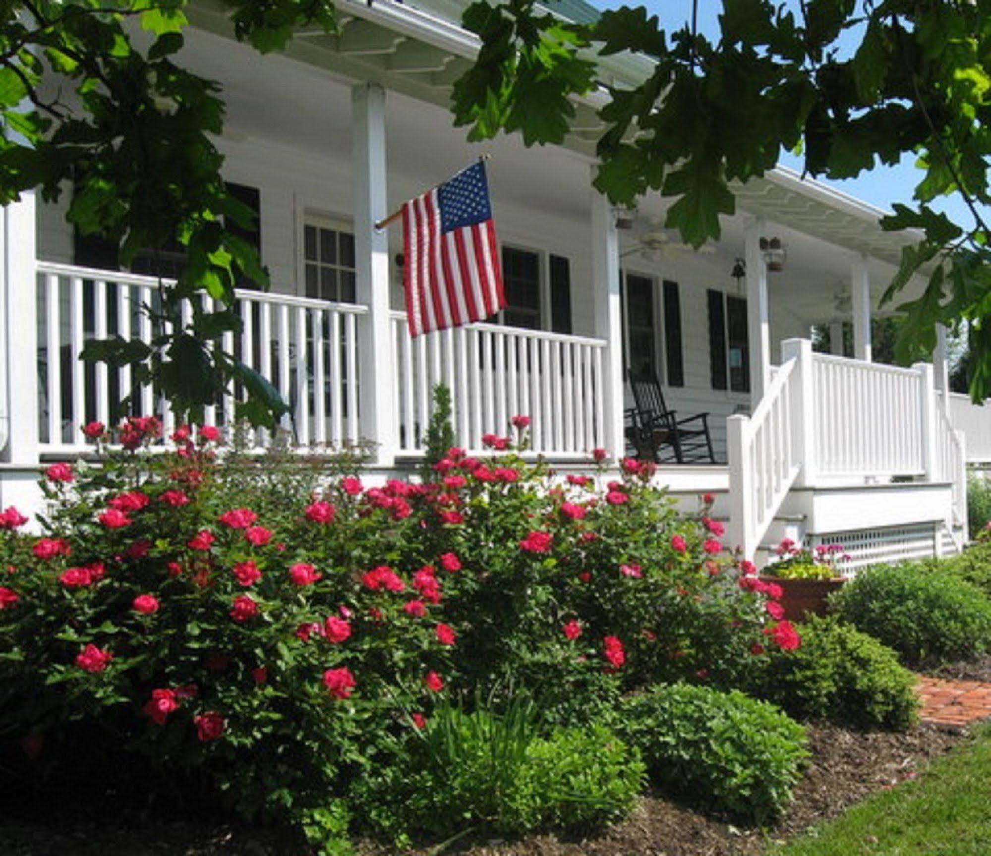 Lazyjack Inn On Dogwood Harbor Tilghman Exterior photo