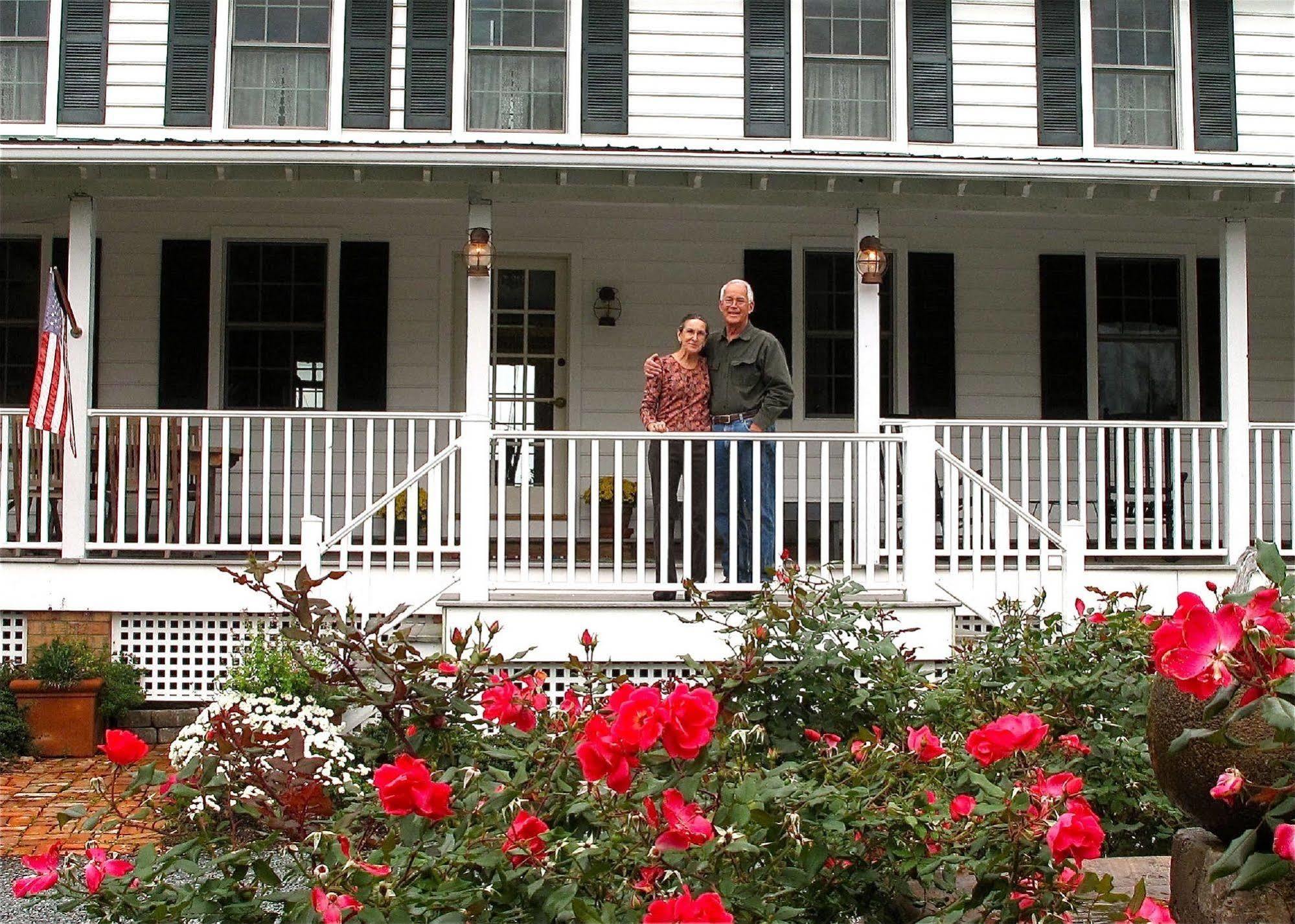 Lazyjack Inn On Dogwood Harbor Tilghman Exterior photo